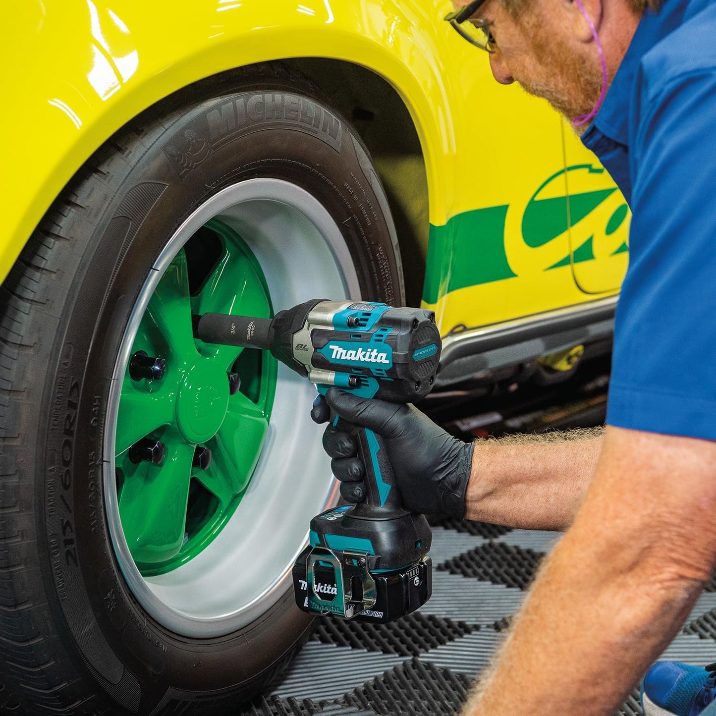 Makita DTW700 18V Cordless Impact Wrench – Brushless Motor, 1000Nm, Variable Speed, Auto Stop