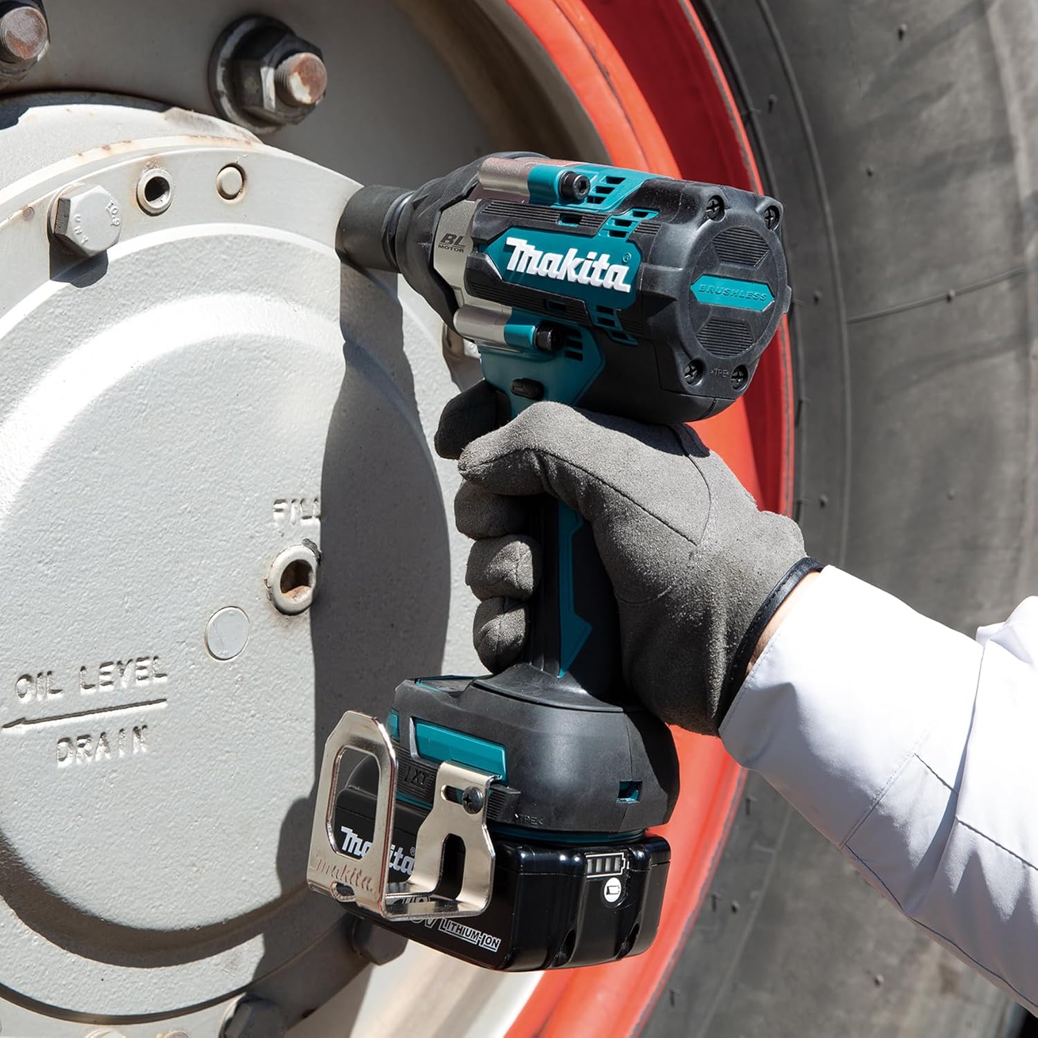 Makita DTW700 18V Cordless Impact Wrench – Brushless Motor, 1000Nm, Variable Speed, Auto Stop